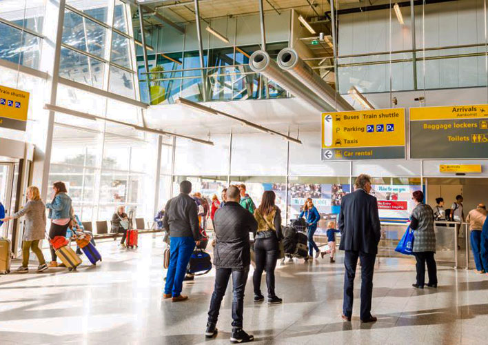 Inkomhal Eindhoven airport Inkomhal luchthaven Eindhoven